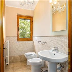 8 Bedroom Villa with Pool near Certaldo, Tuscany, Sleeps 14 - 15